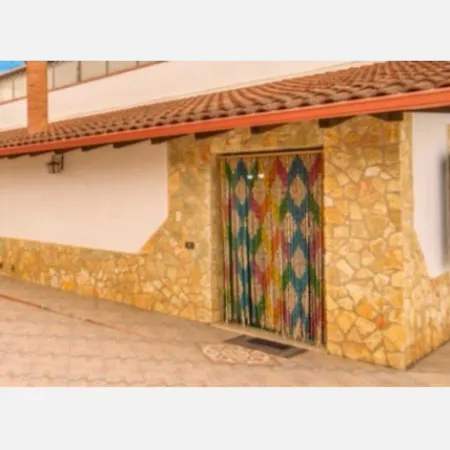 Valle Del Re فيلة بارتينيكو